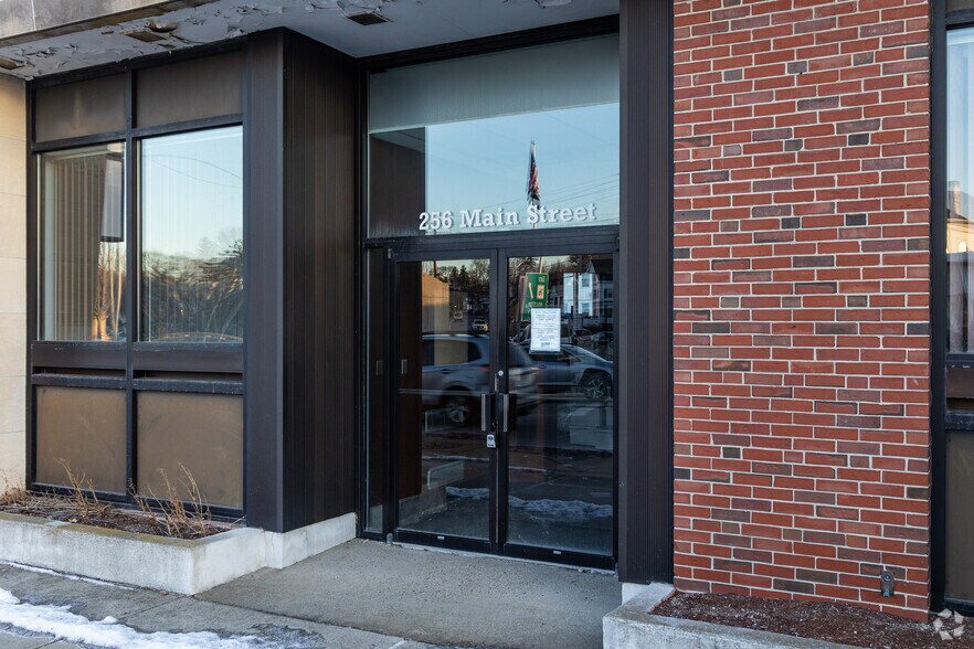 256 Main St, Milford, MA à louer - Photo de l’immeuble – Image 3 sur 4