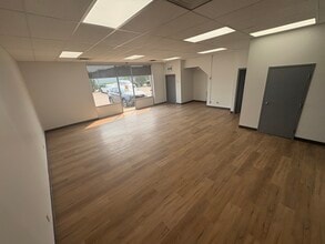 8804-8826 51 Ave, Edmonton, AB à louer Photo intérieure– Image 2 sur 3