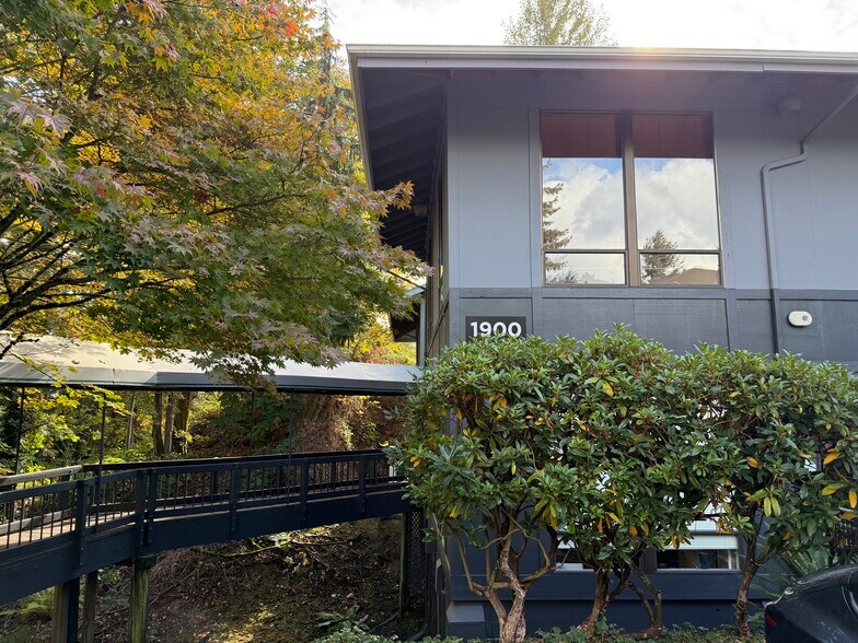 1900 116th Ave NE, Bellevue, WA à vendre - Photo de l’immeuble – Image 1 sur 21