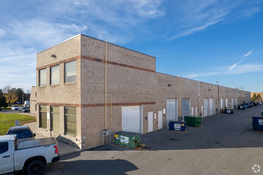56 Pennsylvania Ave, Vaughan, ON à louer - Photo de l’immeuble – Image 2 sur 3