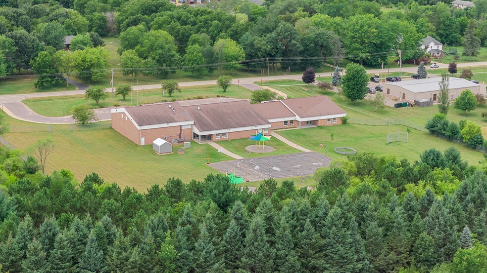 414 S Church St, Endeavor, WI à vendre - Photo principale – Image 1 sur 90