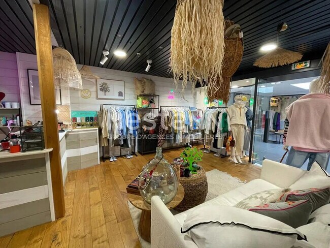 Plus de détails pour Local commercial à louer