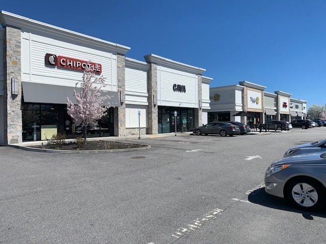 473 Putnam Pike, Greenville, RI à louer - Photo de l’immeuble – Image 2 sur 5
