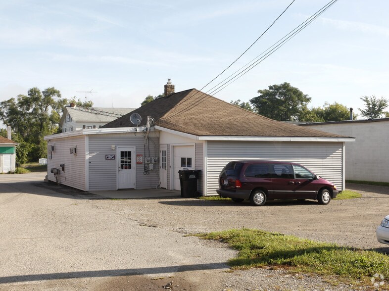 56875 Grand River Ave, New Hudson, MI à vendre - Photo de l’immeuble – Image 2 sur 2
