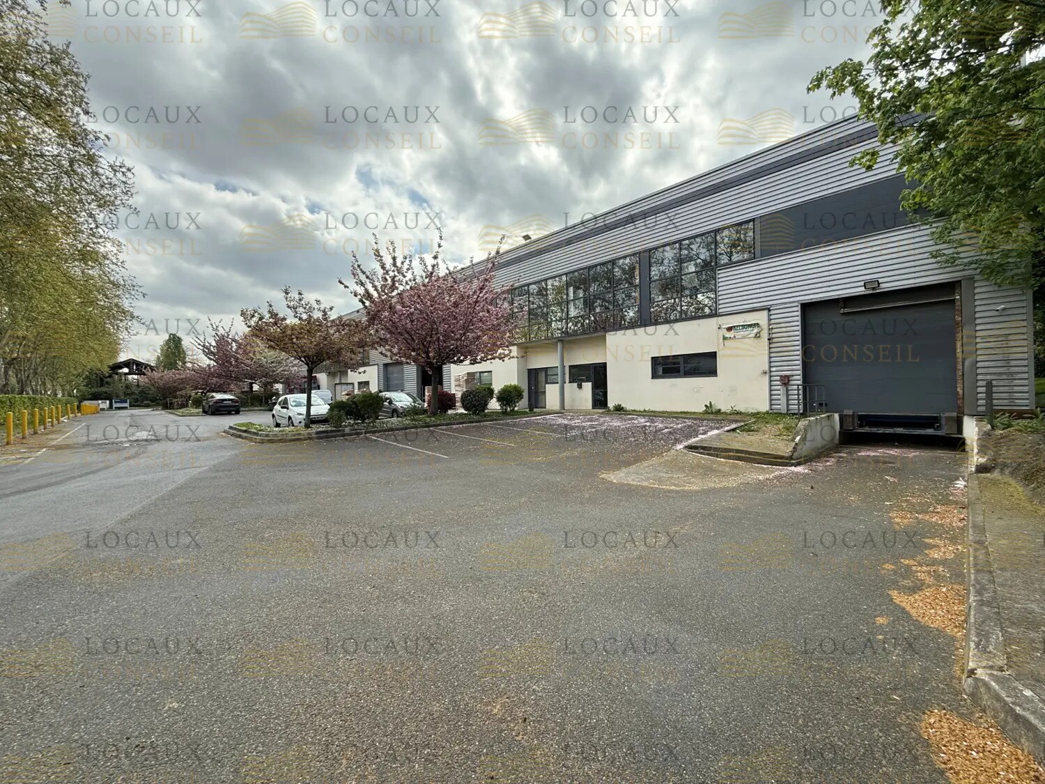 Local d’activités dans Le Blanc-Mesnil à louer Photo de l’immeuble– Image 1 sur 8