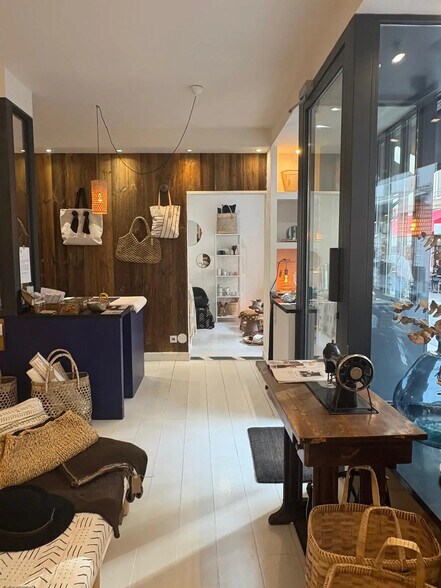 Local commercial dans Paris à louer - Photo de l’immeuble – Image 1 sur 3