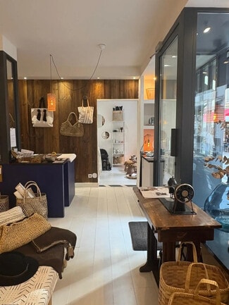 Plus de détails pour Local commercial à louer