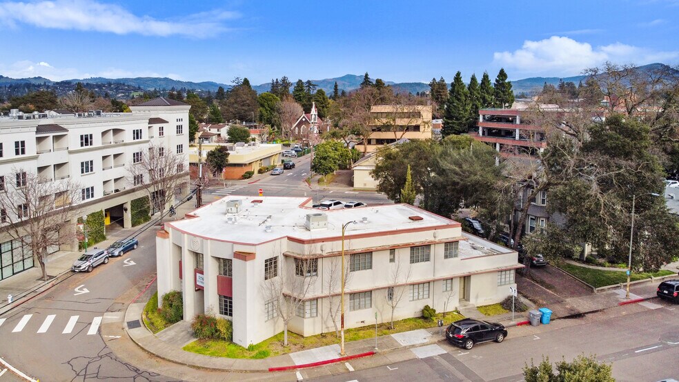 576 B St, Santa Rosa, CA à louer - Photo de l’immeuble – Image 2 sur 4