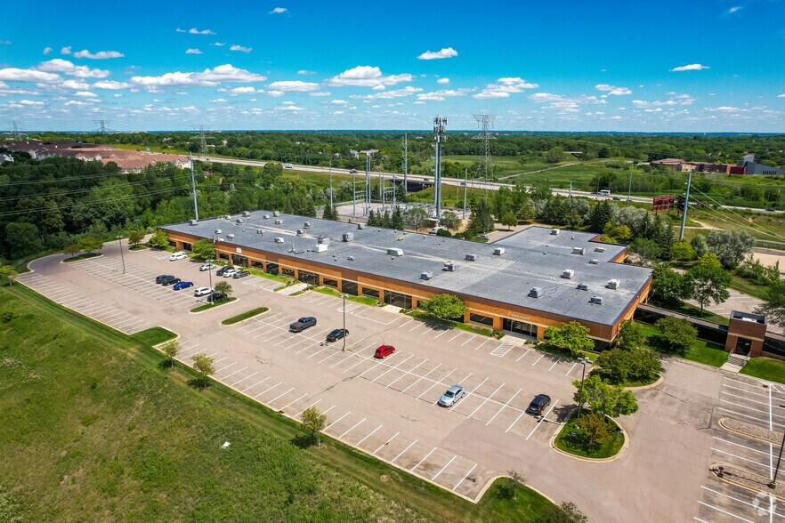 5010 Cheshire Ln N, Plymouth, MN à louer - Aérien – Image 2 sur 16