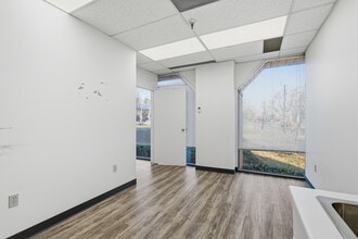 2 Pidgeon Hill Dr, Sterling, VA à louer Photo intérieure– Image 2 sur 13