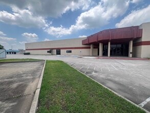 100-200 Cypresswood Dr, Spring, TX à louer Photo de l’immeuble– Image 1 sur 5