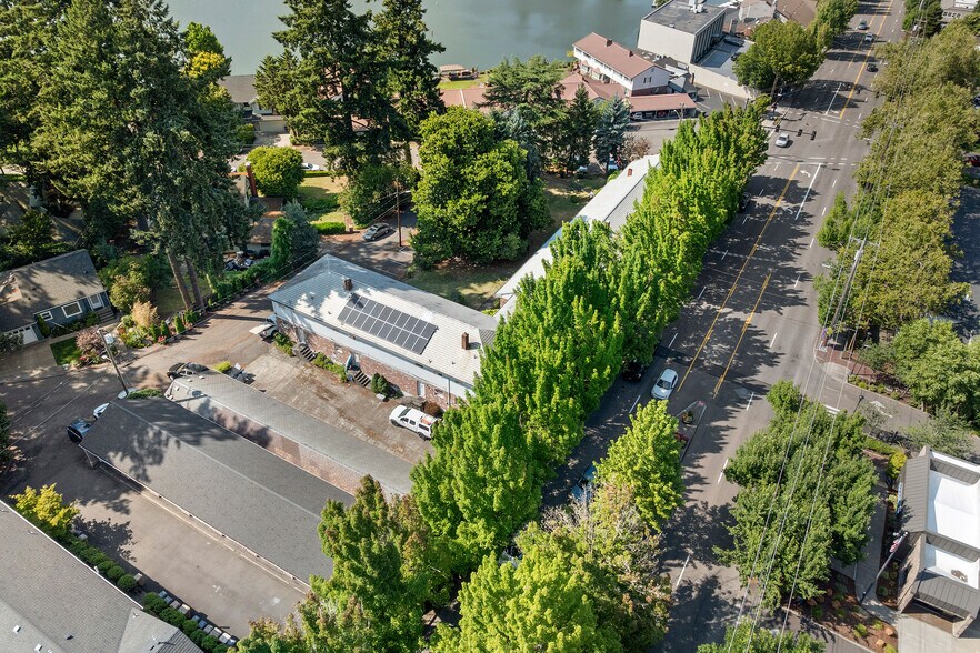 50 Northshore Rd, Lake Oswego, OR à vendre - Photo de l’immeuble – Image 2 sur 11
