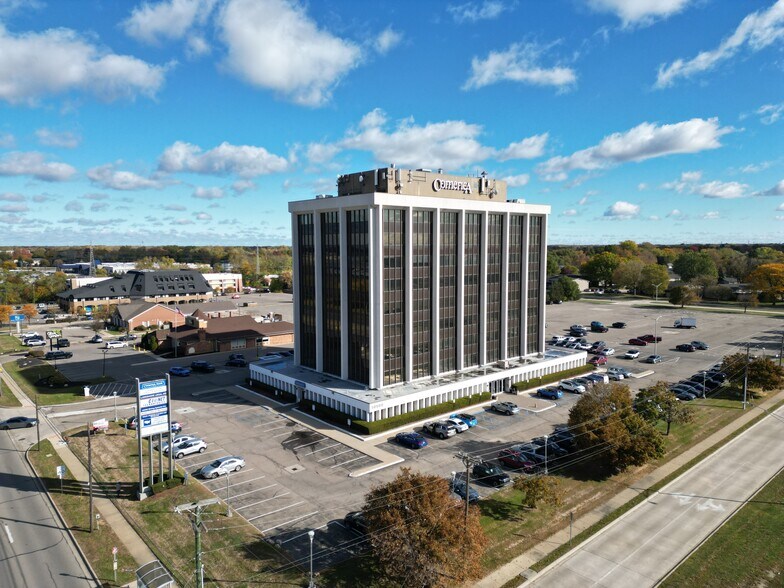 30500 Van Dyke Ave, Warren, MI à louer - Photo de l’immeuble – Image 2 sur 31