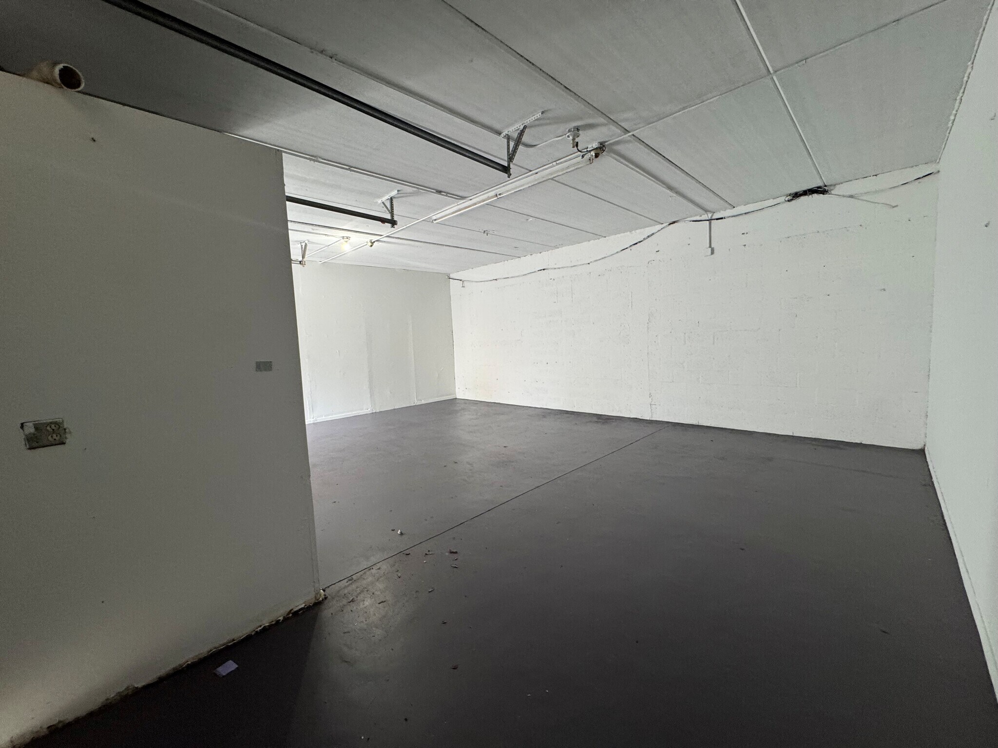 7535 Enterprise Dr, Riviera Beach, FL à louer Photo de l’immeuble– Image 1 sur 4