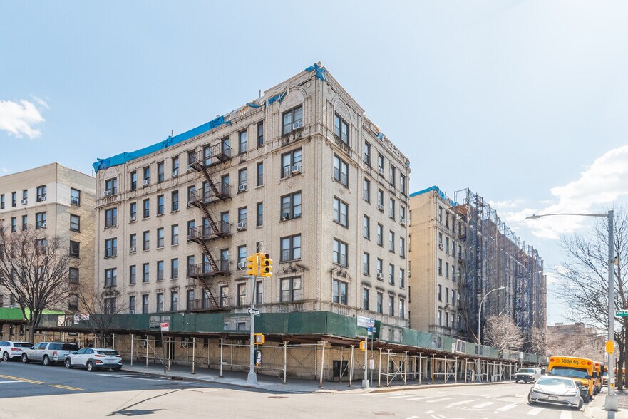 155 E Mosholu Pky N, Bronx, NY à vendre - Photo de l’immeuble – Image 2 sur 44