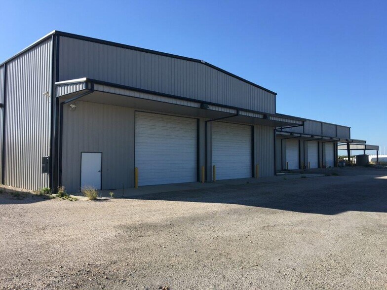 12071 W Highway 85, Dilley, TX à vendre - Photo de l’immeuble – Image 3 sur 16