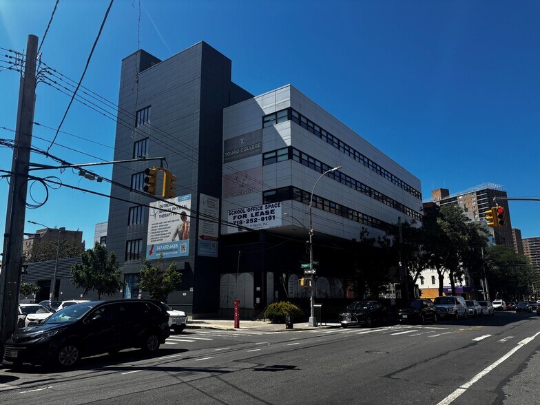 360 Neptune Ave, Brooklyn, NY à louer - Photo de l’immeuble – Image 3 sur 12