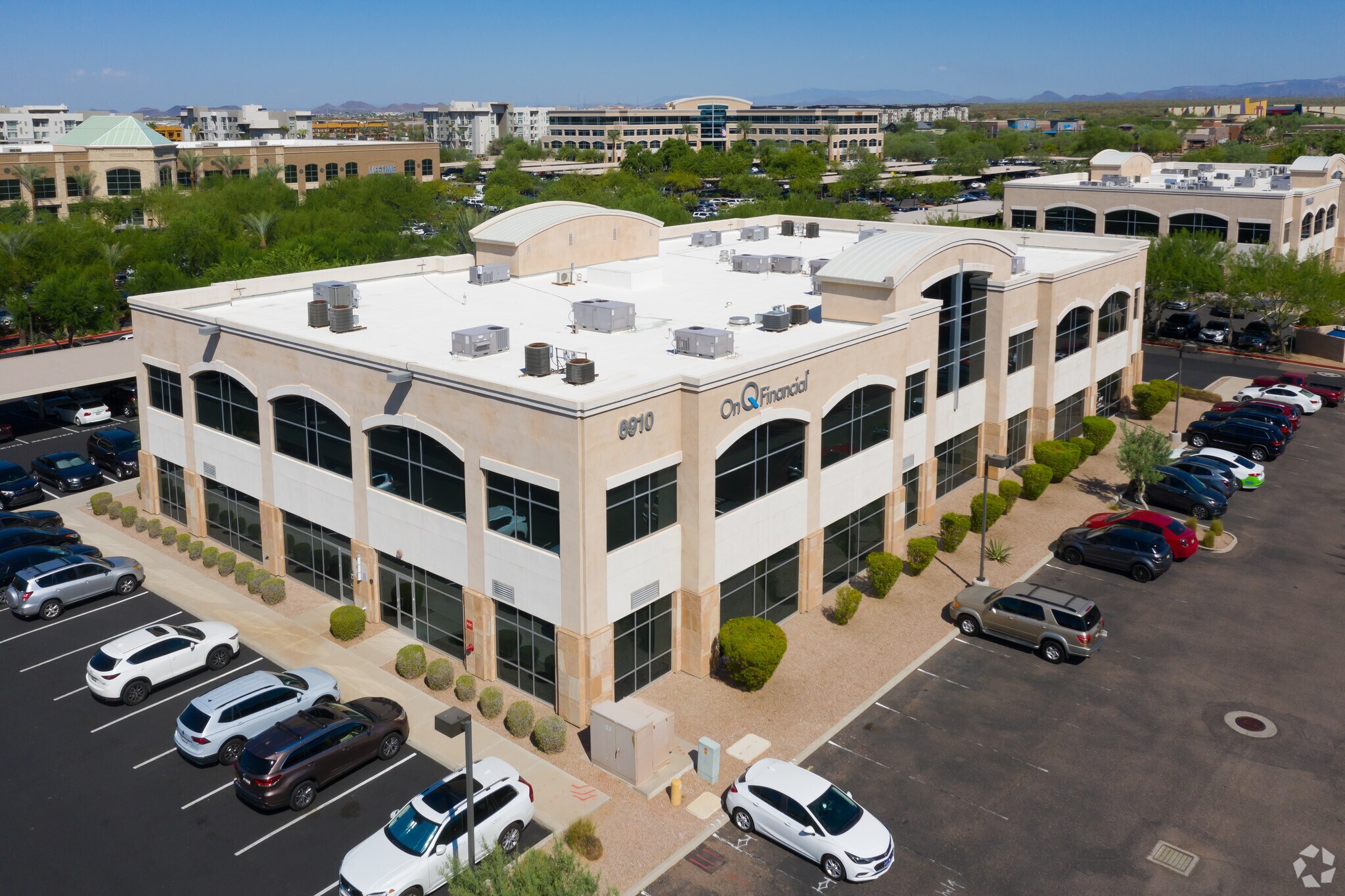 6910 E Chauncey Ln, Phoenix, AZ à louer Photo principale– Image 1 sur 5