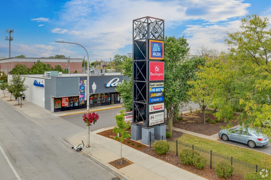 800 N Kedzie Ave, Chicago, IL à louer - Photo de l’immeuble – Image 2 sur 17