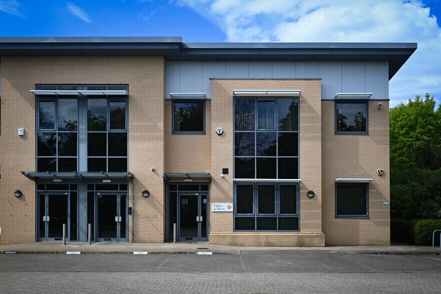 Kelvin Dr, Milton Keynes à louer - Photo de l’immeuble – Image 3 sur 3