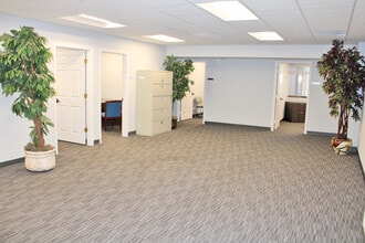 2400 Tamiami Trl N, Naples, FL à louer Photo intérieure– Image 2 sur 7