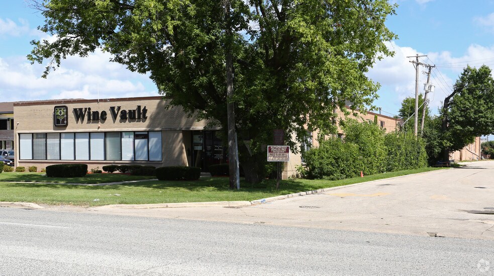 6400 W Touhy Ave, Niles, IL à louer - Photo de l’immeuble – Image 2 sur 3