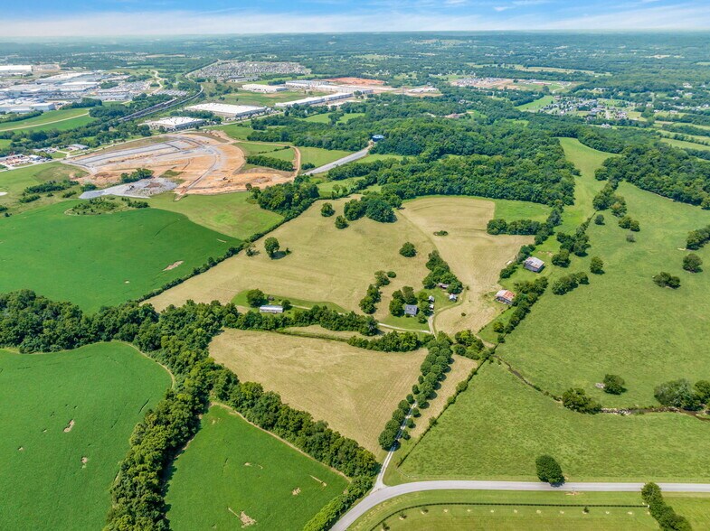 2200 Sugar Ridge Rd, Spring Hill, TN à vendre - Photo de l’immeuble – Image 2 sur 16