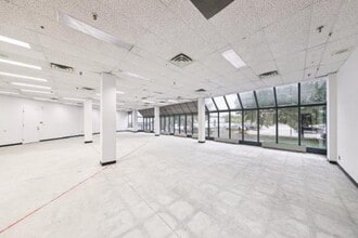 666 Boul Saint-Martin O, Laval, QC à louer Photo intérieure– Image 2 sur 3