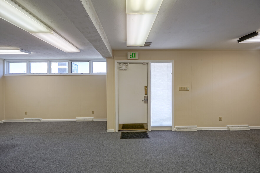 6358 N College Ave, Indianapolis, IN à louer - Photo intérieure – Image 3 sur 28