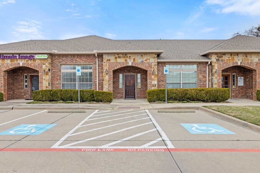 2785 Rockbrook Dr, Lewisville, TX à louer - Photo de l’immeuble – Image 2 sur 16