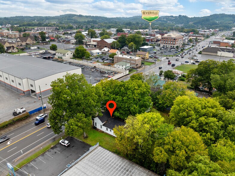 226 E Main St, Sevierville, TN à vendre - Photo de l’immeuble – Image 2 sur 45