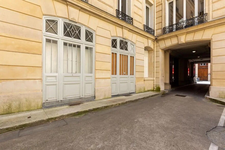 164 Rue Du Faubourg Saint-Honoré, Paris à louer - Photo de l’immeuble – Image 2 sur 9