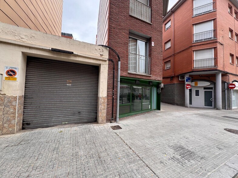 Immeuble residentiel dans Sant Feliu de Llobregat, Barcelona à vendre - Photo de l’immeuble – Image 3 sur 4