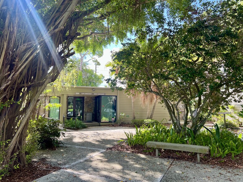 1956 Bayshore Blvd, Dunedin, FL à vendre - Photo de l’immeuble – Image 2 sur 14
