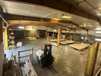 Plus de détails pour Local d'activités à louer