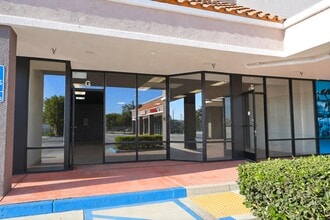 8990 Sierra Ave, Fontana, CA à louer Photo intérieure– Image 2 sur 8