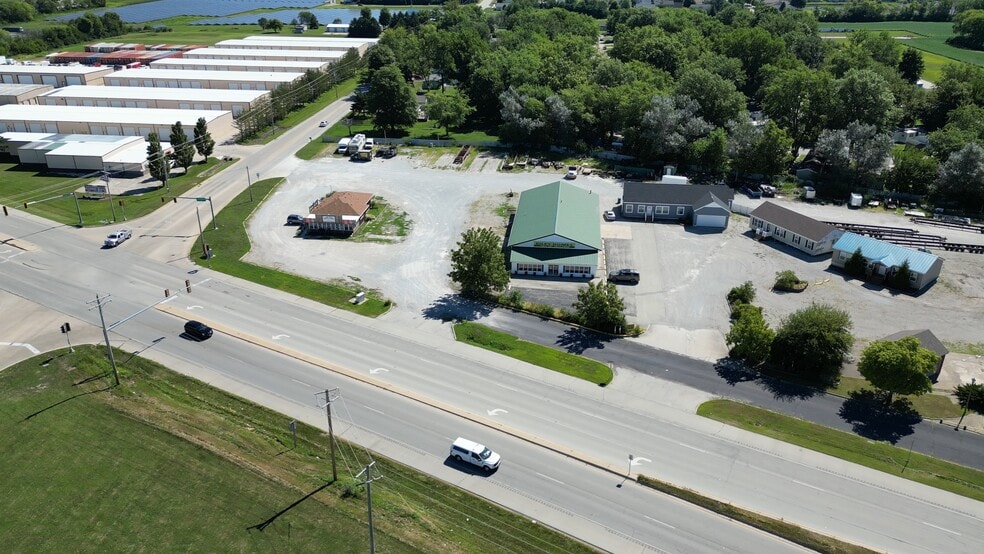2704 N Cunningham Ave, Urbana, IL à louer - Photo de l’immeuble – Image 2 sur 3