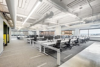 221 Main St, San Francisco, CA à louer Photo intérieure– Image 2 sur 7