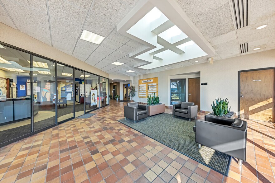 13131 Tesson Ferry Rd, Saint Louis, MO à louer - Photo intérieure – Image 2 sur 6