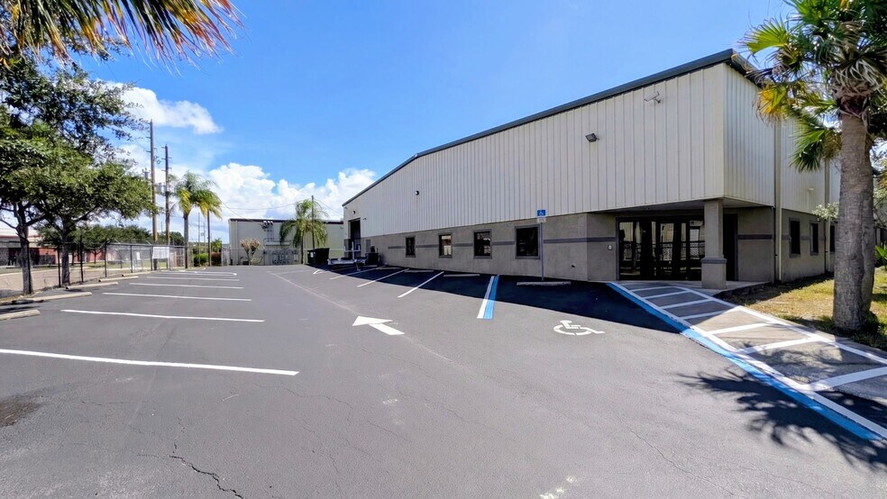 11052 Challenger Ave, Odessa, FL à louer - Photo de l’immeuble – Image 3 sur 14