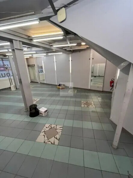 Local commercial dans Paris à louer - Photo de l’immeuble – Image 3 sur 10