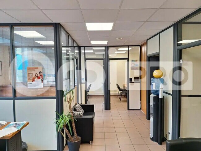 Plus de détails pour Bureau à louer