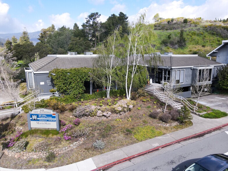 619 E Blithedale Ave, Mill Valley, CA à louer - Photo de l’immeuble – Image 1 sur 12
