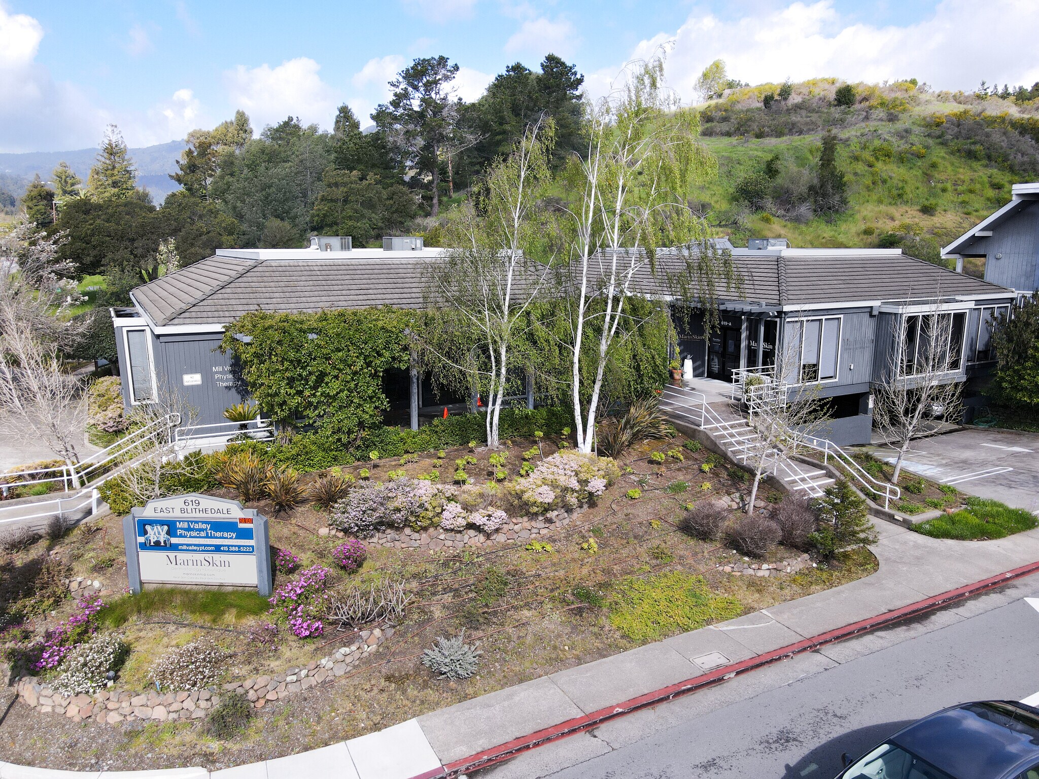 619 E Blithedale Ave, Mill Valley, CA à louer Photo de l’immeuble– Image 1 sur 13