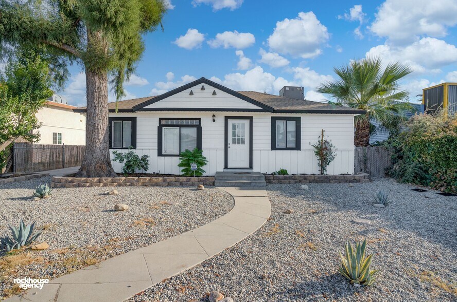 3917 Stockdale Hwy, Bakersfield, CA à vendre - Photo principale – Image 1 sur 23