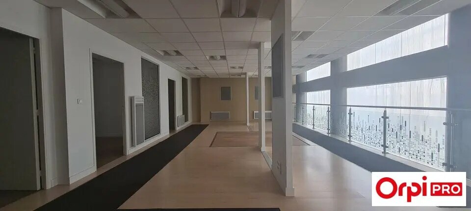 Bureau dans Saint-Brieuc à louer - Photo de l’immeuble – Image 3 sur 8