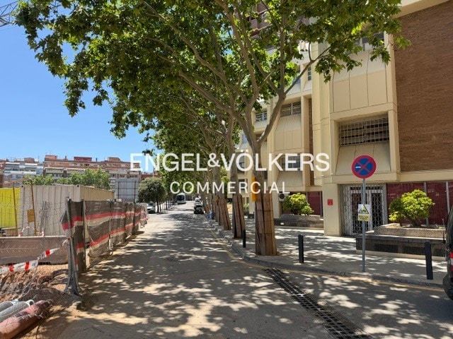 Local commercial dans Esplugues de Llobregat, Barcelona à louer Photo de l’immeuble– Image 1 sur 8