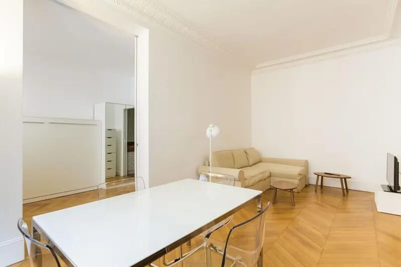 7 Rue Mesnil, Paris à louer - Photo de l’immeuble – Image 3 sur 15
