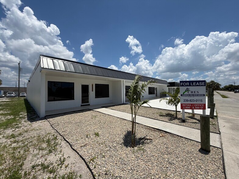 837-843 Miramar St, Cape Coral, FL à louer - Photo de l’immeuble – Image 2 sur 5