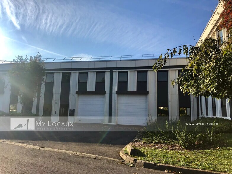 Local d’activités dans Cergy à louer - Photo de l’immeuble – Image 1 sur 5